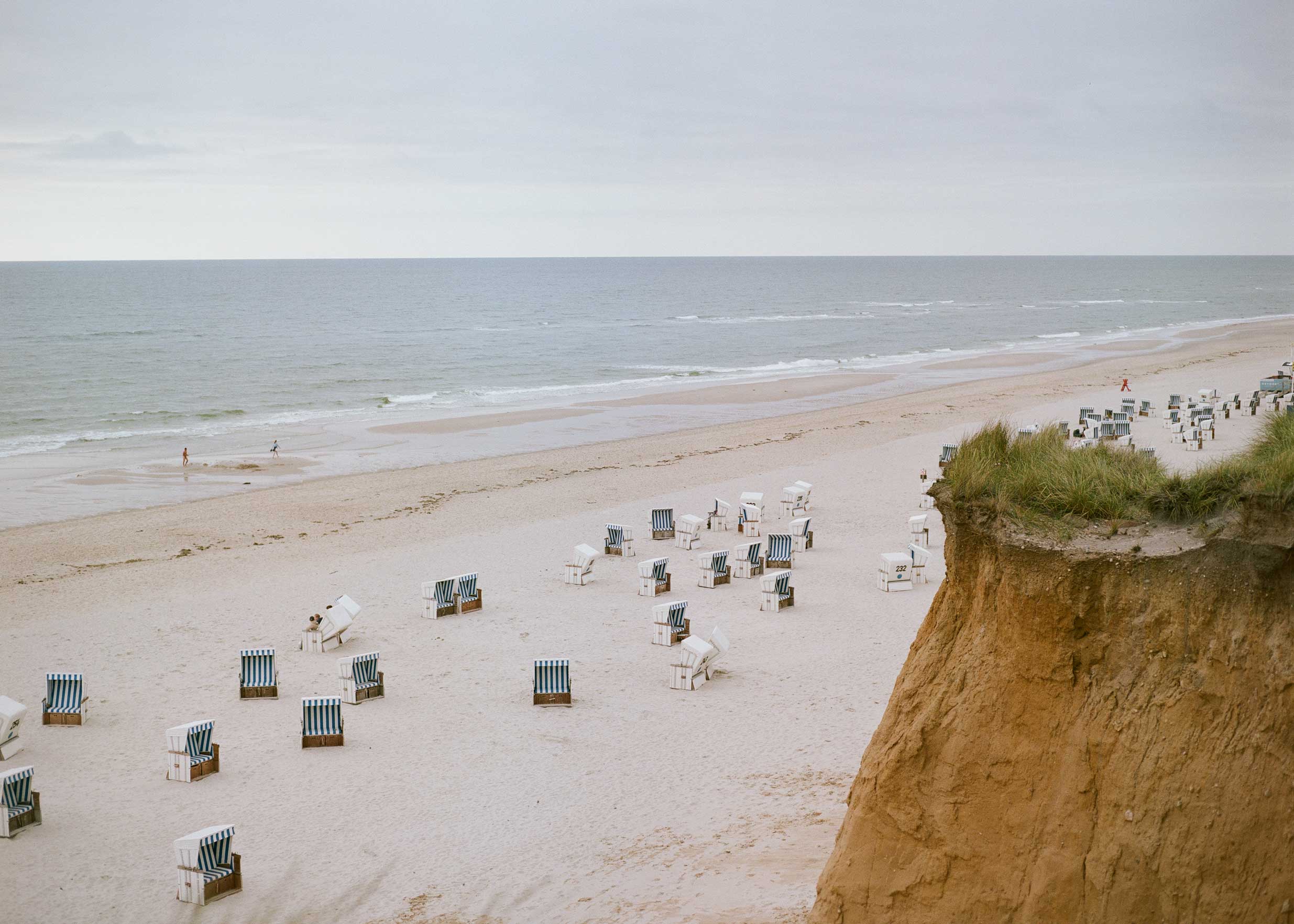Red Cliffs Sylt (Lennart Filthuth - Mamiya 645, Kodak Portra 400)