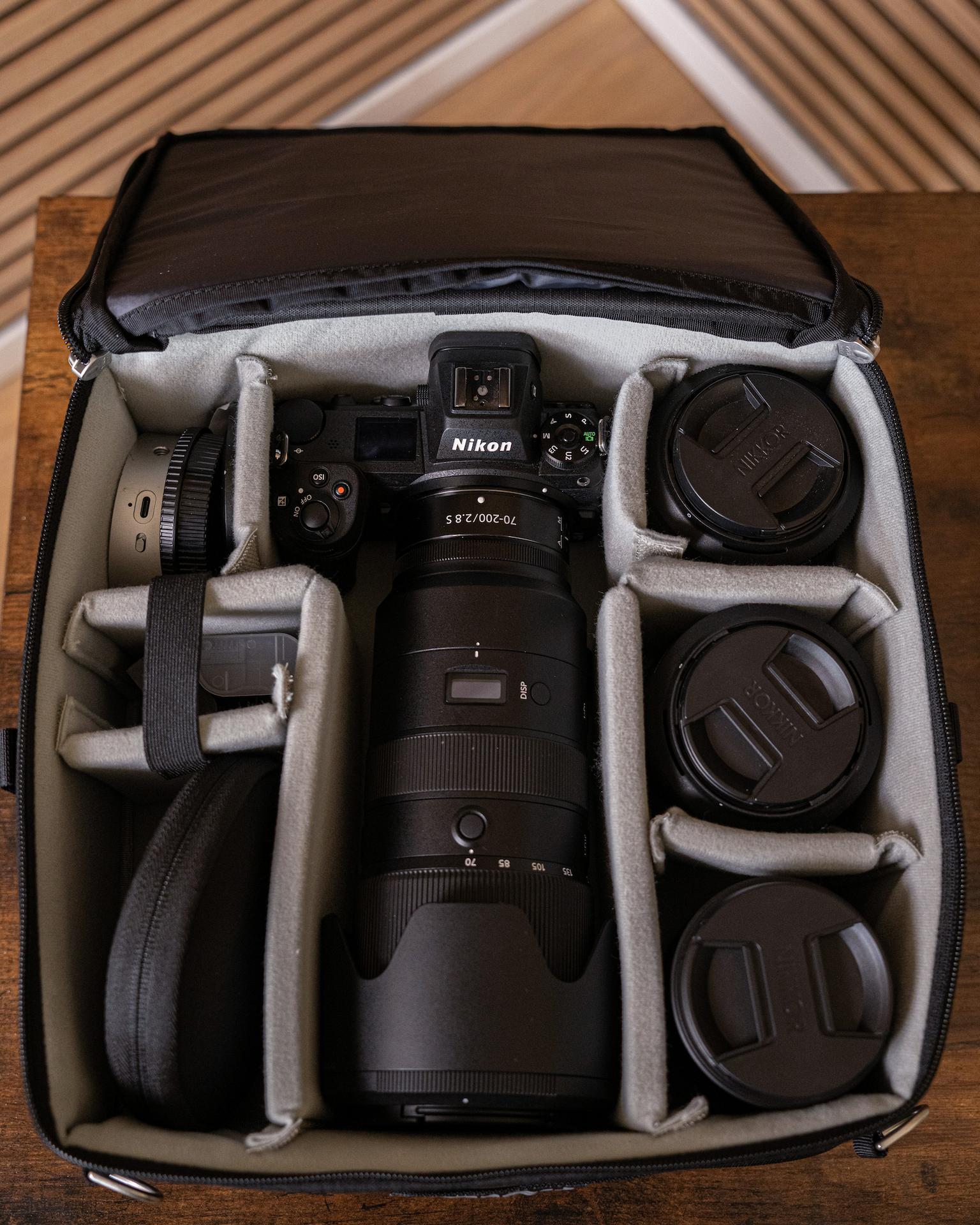 Exemplarische Fotorucksack Befüllung mit äquivalenten Nikon Z Linsen