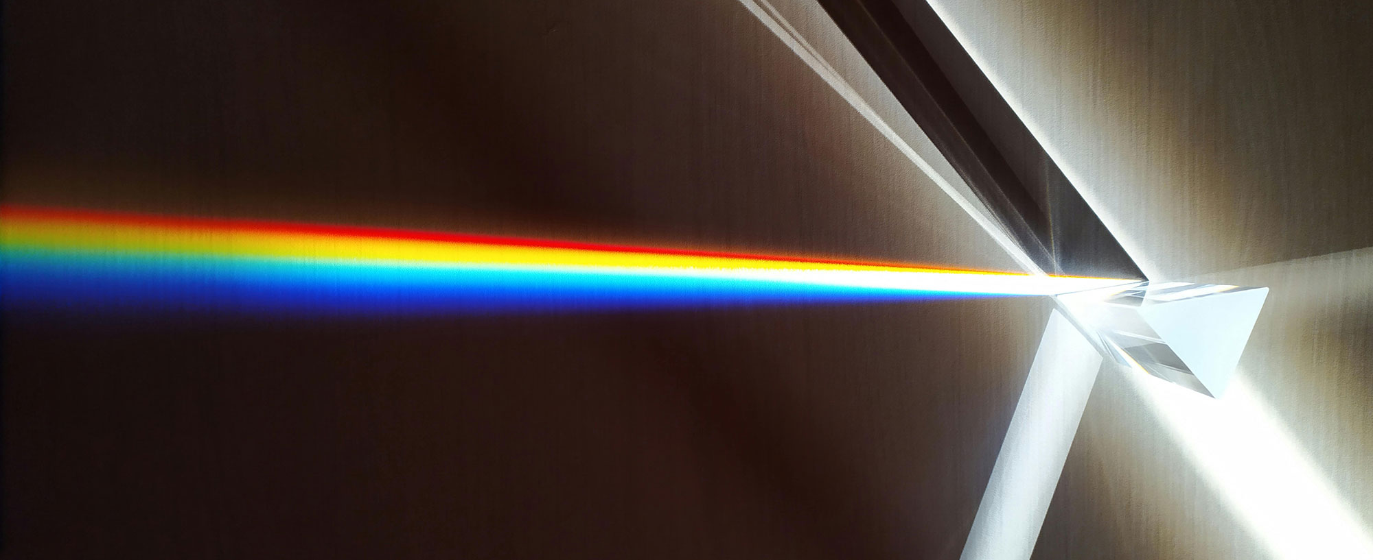 Lichtbrechungsexperiment mit einem Prisma