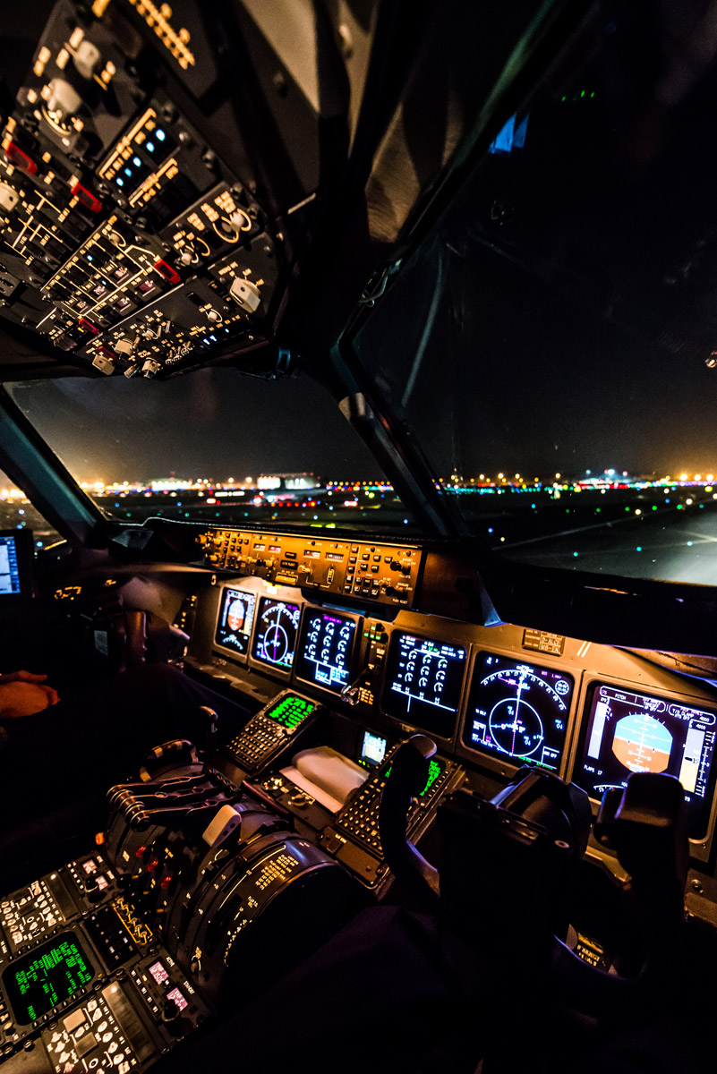 Snapshot 53 - Aviation Photography - Cockpit McDonnell Douglas MD-11