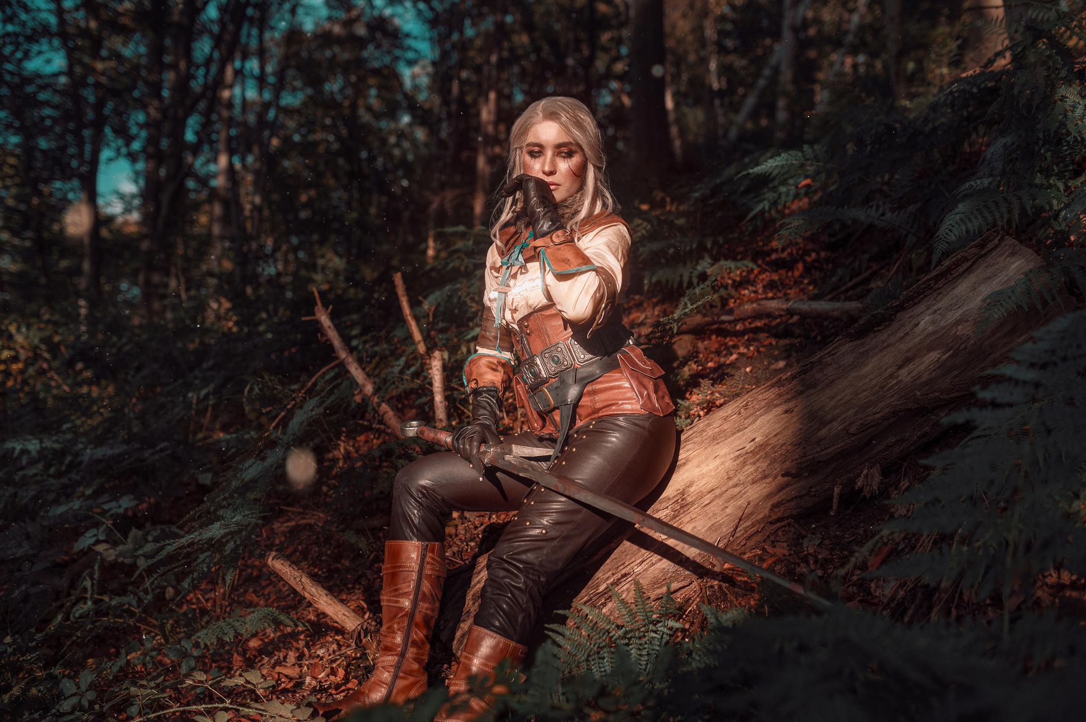 Ciri Cosplay aus the Witcher - Selene Hendrick