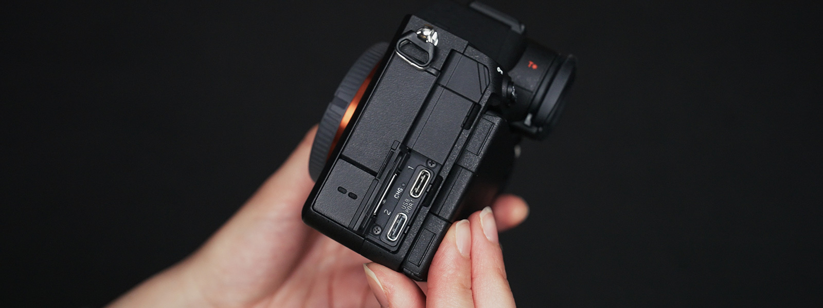 Sony Alpha 7 V: Zwei USB-C Anschlüsse