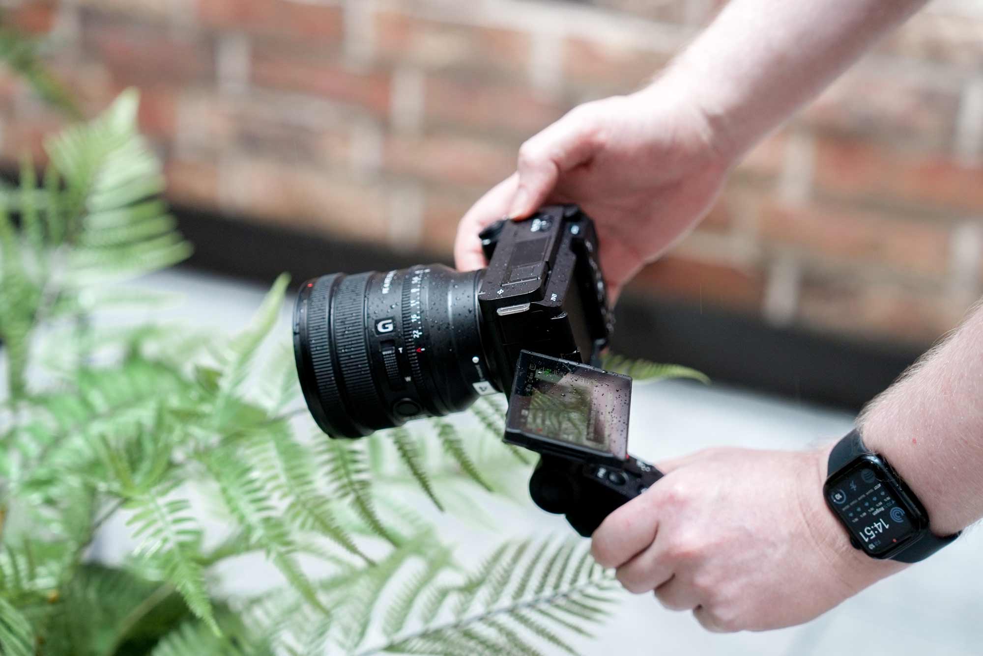 Sony Alpha ZV-E1 mit Bluetoothgriff