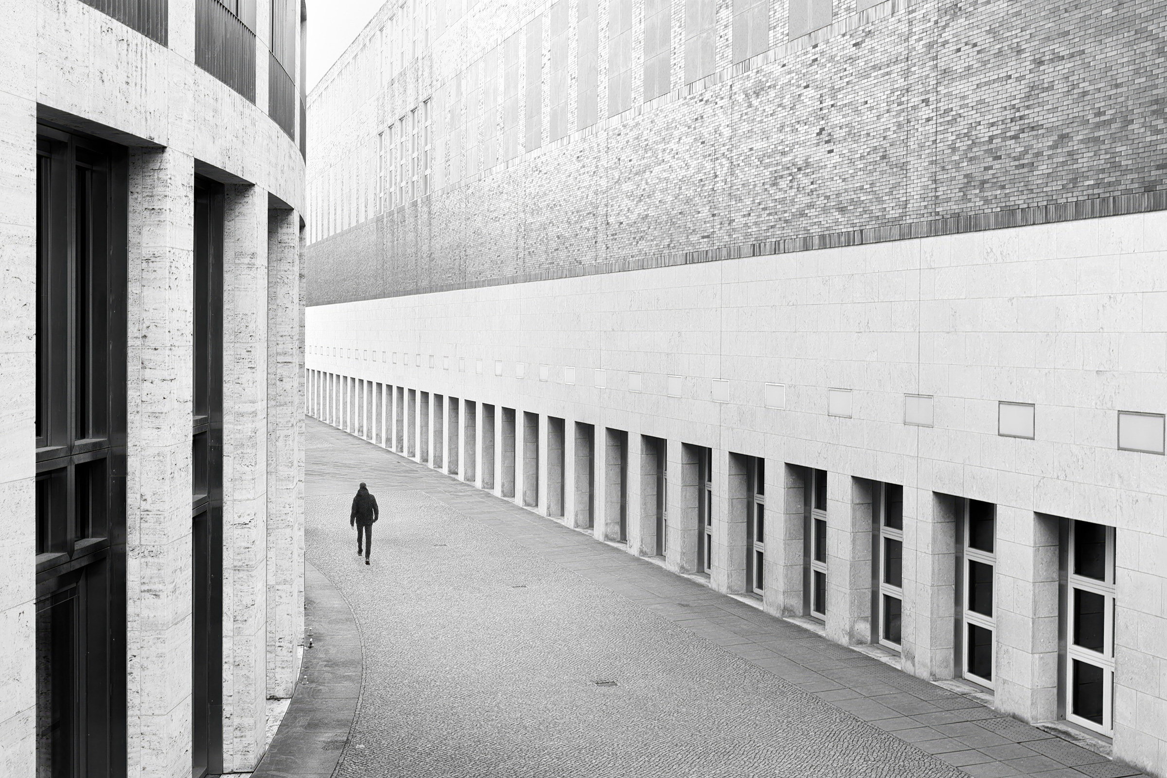 Streetfotografie Nina Papiorek in Düsseldorf mit der Fujifilm GFX 100rf