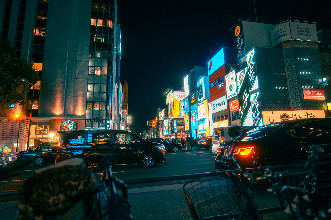 Teal and Orange - Aufnahme aus Japan Osaka