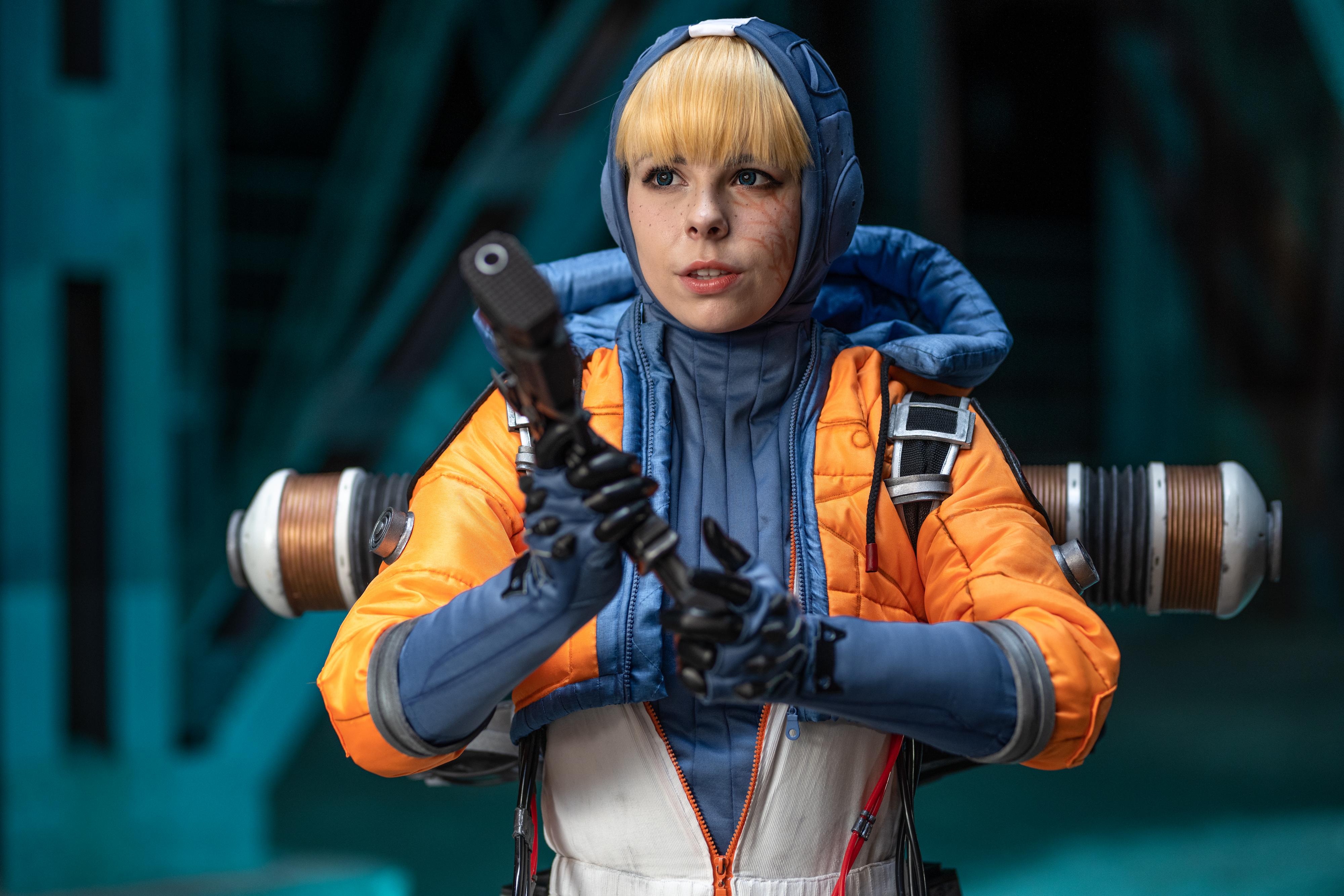 Raw Foto nach Lightroom - Wattson Cosplay aus Apex Legends - Thanatos Arts 