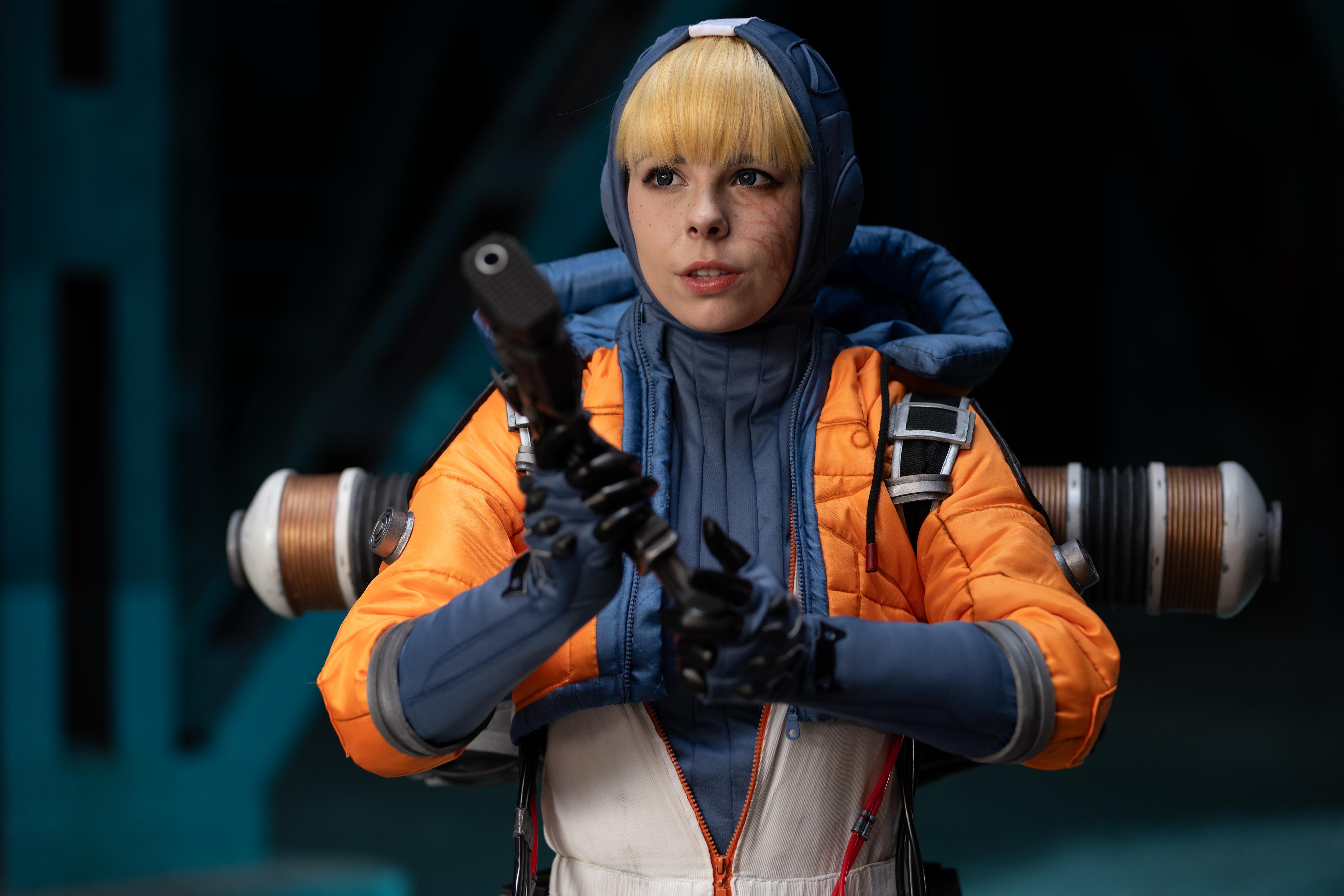 Raw - Wattson Cosplay aus Apex Legends - Thanatos Arts 
